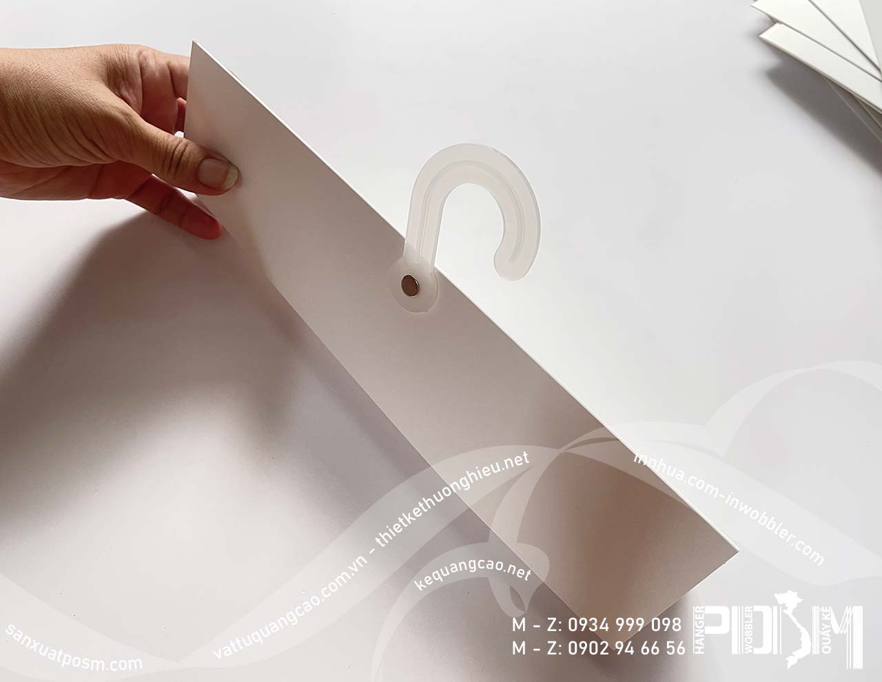 hanger giấy móc vải trắng