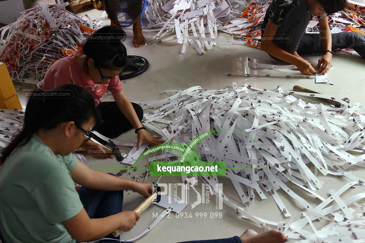 Hanger dây nhựa móc kẹp quảng cáo Yến Lộc Phát - Ảnh 3